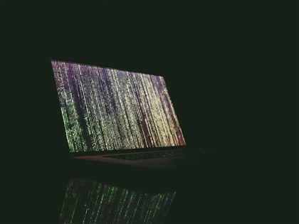 涉恐嚇京華城案檢方 粉專版主到案、續追合成血跡者