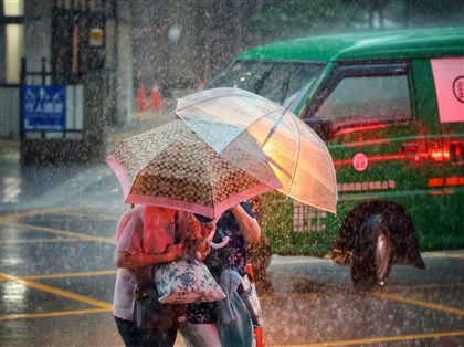 熱帶低壓若成颱風丹娜絲 週末南部、花東防大雨
