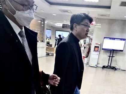 指柯文哲帶不明現金回家挨告 許富舜、鄭淑心不起訴