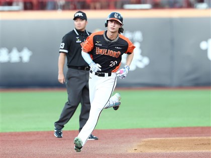 林佳緯棒打徐若熙 中職史上最年輕首局首打席開轟