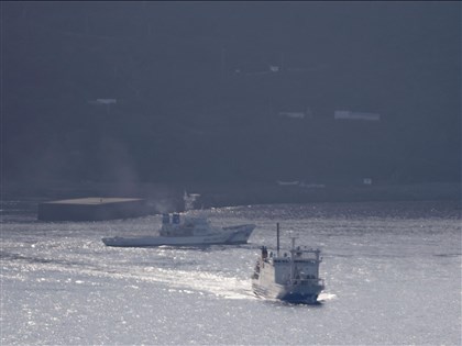 鹿兒島縣外海連震 十島村惡石島民首批13人撤離[影]
