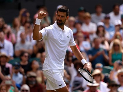 喬科維奇溫網99勝到手 衛冕冠軍卡雷茨科娃鏖戰晉級