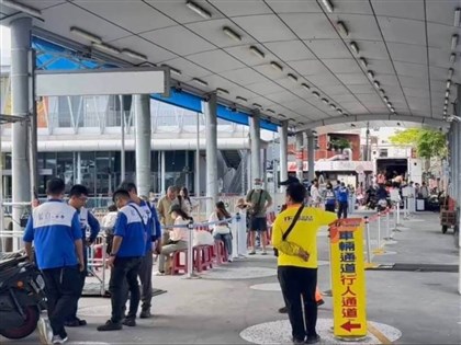 海象惡化小琉球船班急停航 暑假旺季冷清開場