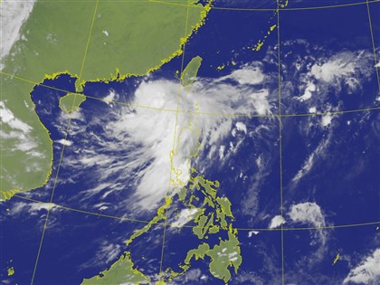 颱風丹娜絲增強、暴風圈擴大 6日全台有雨須防強風