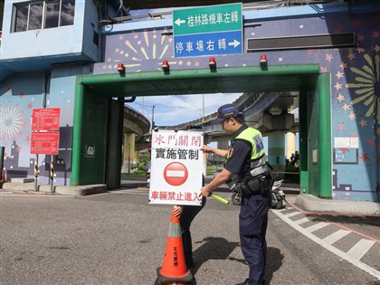 颱風丹娜絲逐漸來襲 北市晚間8時起疏散門「只出不進」