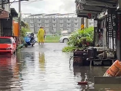 颱風丹娜絲掃過台中沙鹿清水多處積水 民怨家具泡水