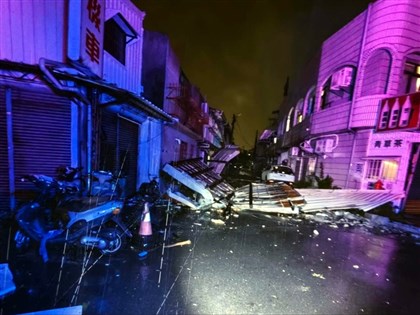 早安世界》颱風丹娜絲減弱為輕颱出海 嘉義以北仍納陸警