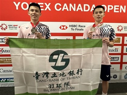 雙胞胎李芳任李芳至加拿大羽球賽首摘金 教練笑稱2人個性大不同