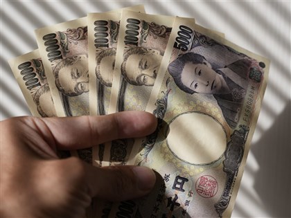 川普拉高對日關稅 日圓重摔換匯甜甜價改寫新低