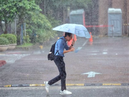 低壓帶與西南風影響 中南部防豪雨、沿海警戒風浪