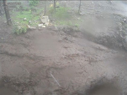 美國新墨西哥州暴洪 房屋遭沖走數十人受困[影]