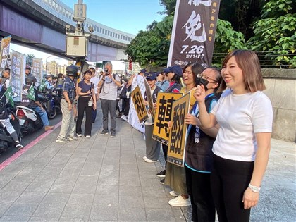 罷團蝦米對抗鯨魚　張智倫跑基層拚守住第8選區