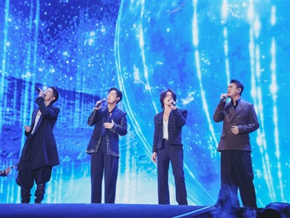 五月天邀F4大巨蛋合體　獻唱「流星雨」掀回憶殺[影]