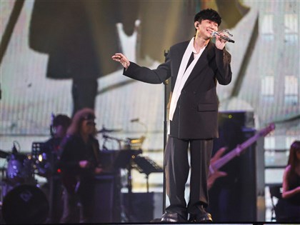 林俊傑自曝心臟出問題需每天用藥：我還能唱多久