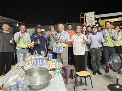 台南居民每天送補給　台電支援工班感受濃濃人情味