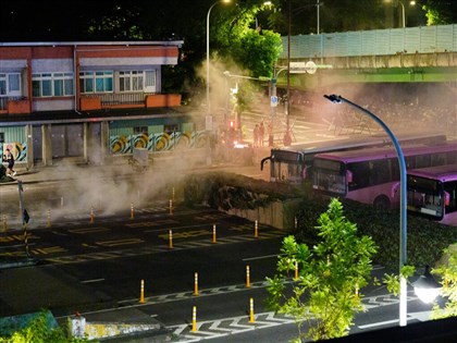 漢光演習憲兵全線封鎖萬板大橋　出動HESCO防禦工事阻絕【圖輯】