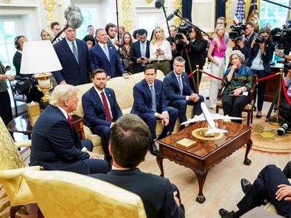 川普宣布提供北約最先進武器　揚言對俄祭100%關稅