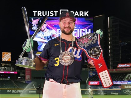 父親餵球拉利奪MLB全壘打大賽冠軍　史上捕手第一人[影]
