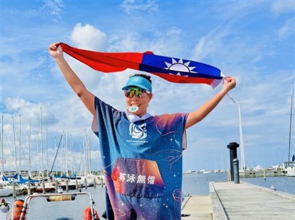 許汶而成功泳渡厄勒海峽   盼鼓舞台灣人擁抱海洋