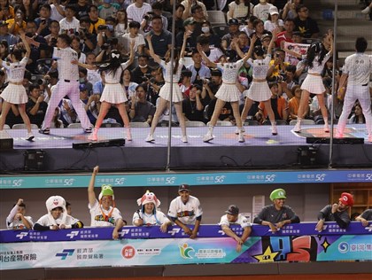 中職明星賽湧4萬人寫紀錄  蔣少宏雙安獲MVP、林智勝秀舞技