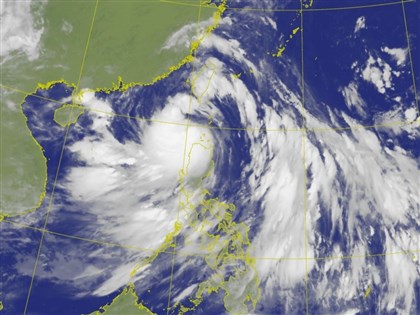 早安世界》颱風薇帕續增強暴風圈可能擴大　花東山區今防大豪雨