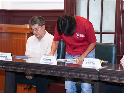 早安世界》台師大女足抽血案　校長致歉、周台英鞠躬：對不起你們