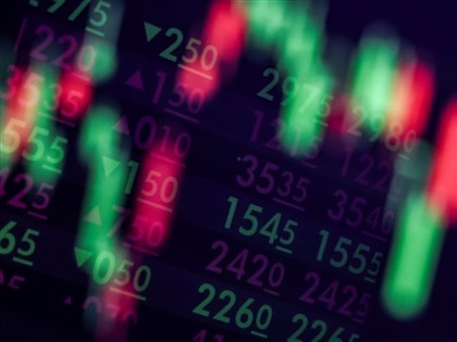 台股賣壓加重 由紅翻黑跌破5日均線震盪逾350點