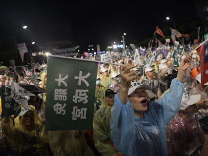 罷團齊聚凱道決戰726　風雨不減熱情民眾高喊投同意