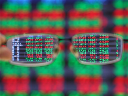 類股輪動傳產接棒　台股小跌9點收23364點