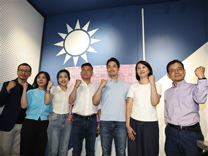 北市5藍委挺過罷免案　蔣萬安同台鞠躬致謝