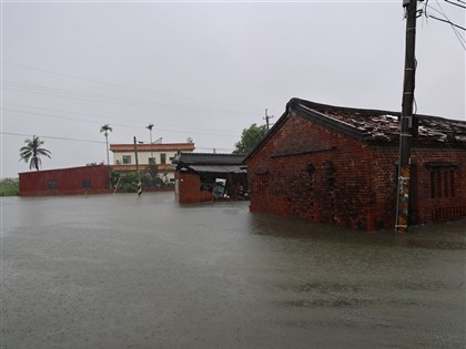 豪雨淹水逾50公分住屋　政院救助金加碼2萬元