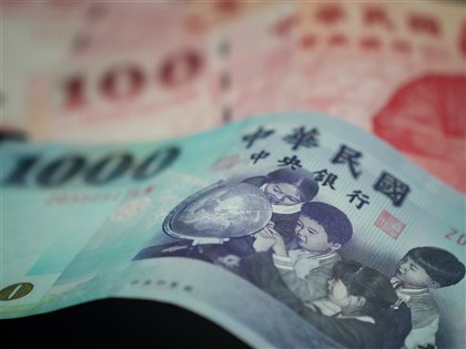 總統公告強化韌性特別條例  明定普發現金每人1萬元