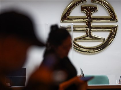 雨淹軌道台鐵斗六至二水雙向不通　啟動公路接駁