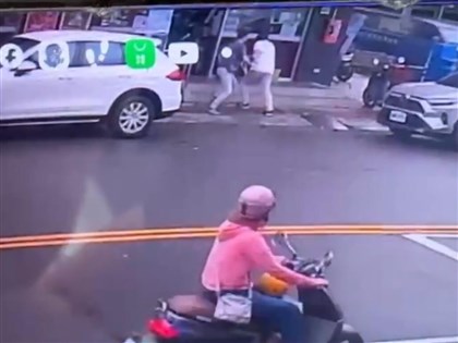 河智媛經紀公司老闆超商遭刺不治　嫌犯帶凶刀投案