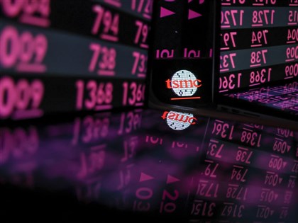 台積電受惠川普談半導體關稅大漲45元　台股漲近500點