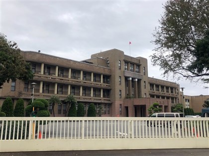 普發現金是否排富　政院：審慎評估整體考量