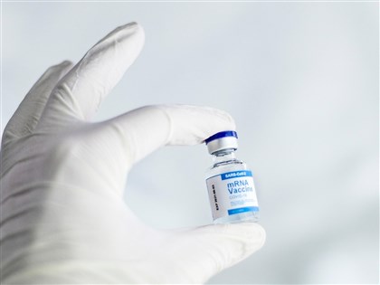 美衛生部質疑mRNA疫苗安全性終止合約　專家批拿不實資訊辯護