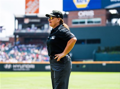 MLB首位女裁判　鮑爾任一壘審：美夢成真、深知此刻重要性