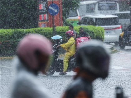 東半部山區午後防大雨　北台灣晚間風雨漸增