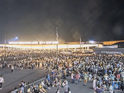 大阪地鐵出包世博3萬人回不了家　開放會場讓民眾過夜