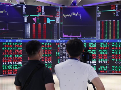 台股高檔震盪整理　終場跌131點收24238點