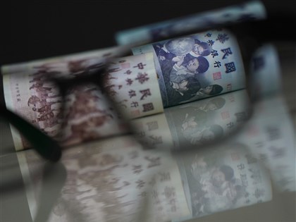 早安世界》韌性特別條例修正預算增至5900億　普發現金不排富