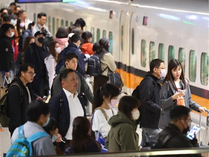 高鐵自由座人太多對號座旅客擠不上車　研議精進人潮管制