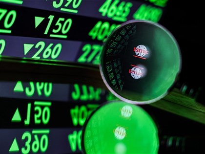 台積電跌10元　台股開低跌破24300點