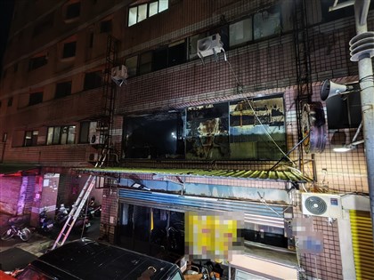 高雄林園火警疑騎樓違建阻逃生　工務局將速拆除