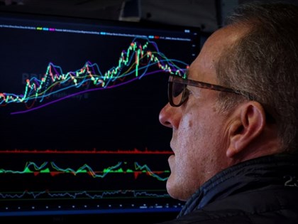 鮑爾演說為降息留餘地 美股道瓊指數漲846點、收盤創歷史新高
