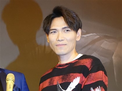 楊宗緯西寧演唱跌落2公尺高舞台  報平安指自己沒事
