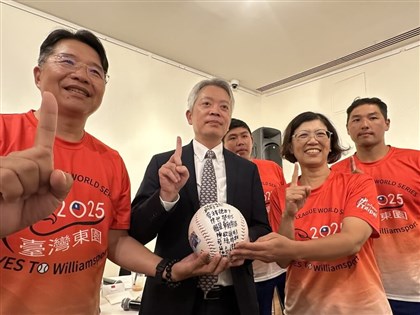 威廉波特少棒教練駱政宇上場「帥一下」幽默背後藏策略巧思