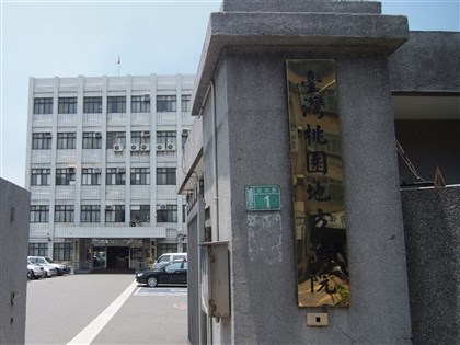 中國男子攜兒搭橡皮艇偷渡來台　一審判8月