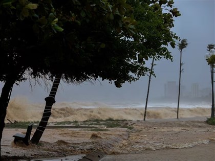 颱風劍魚襲越南3死10傷　河內市街大量積水